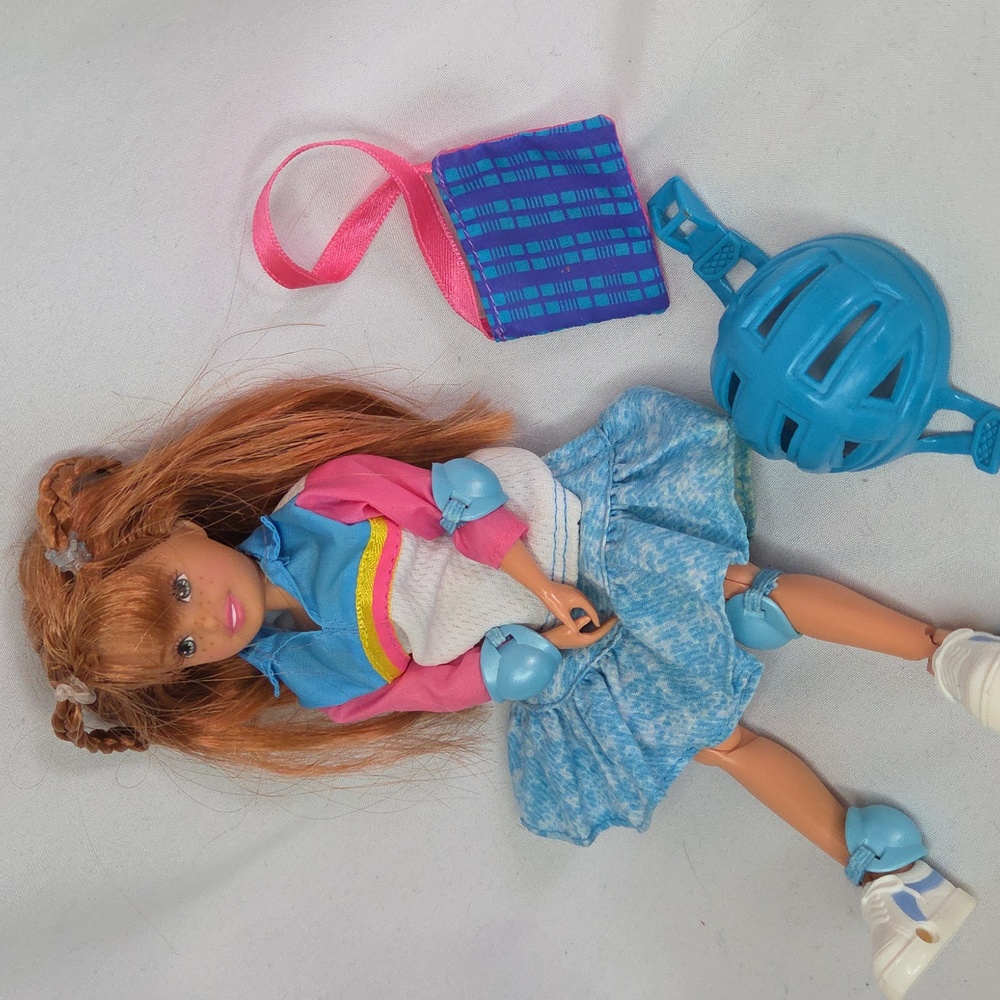 Mattel Awesome Skateboard Whitney Barbie 1999 Vintage (Friend of Stacie)